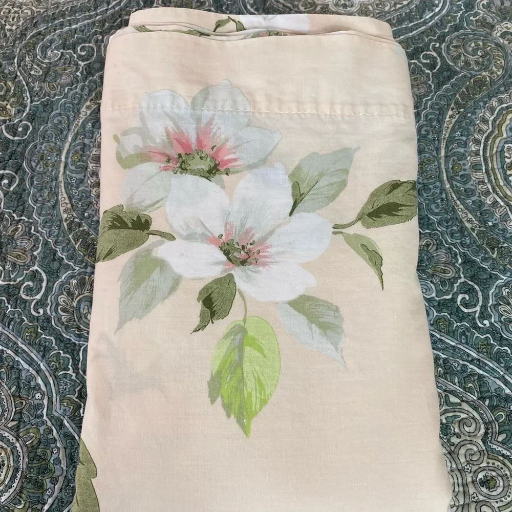 Floral Print Vintage Full sz Cotton Sheet - Cream with White & Green Floral